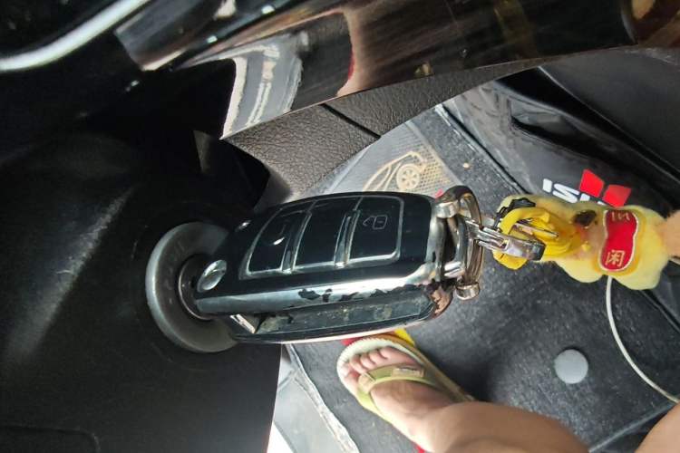 Used Isuzu D-MAX 2020 2.5T 4WD Manual Navigation Version China VI Standard Extended Length JE4D25Q6A Vehicle Key