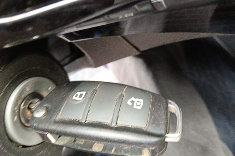 Used Isuzu D-MAX 2020 2.5T Two-Wheel Drive Automatic Flagship Edition China VI Standard Extended Version JE4D25Q6A Vehicle Key