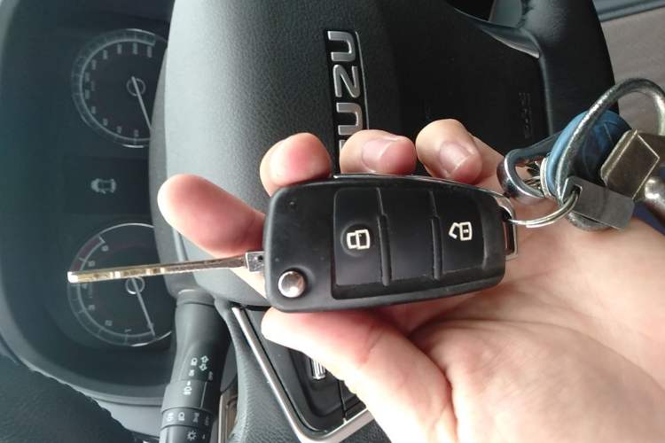 Used Isuzu D-MAX 2020 2.5T 4WD Manual Navigation Version China VI Standard Extended Length JE4D25Q6A Vehicle Key