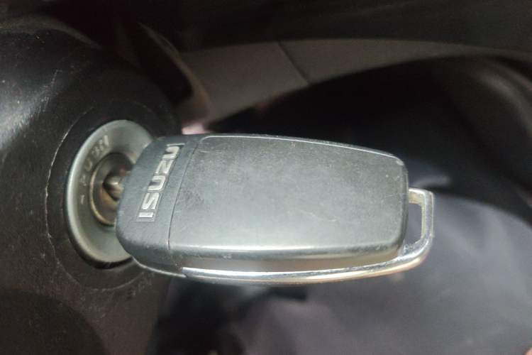 Used Isuzu D-MAX 2020 1.9T Two-Wheel Drive Manual Comfort Version China VI Standard RZ4E Hi-Power Vehicle Key