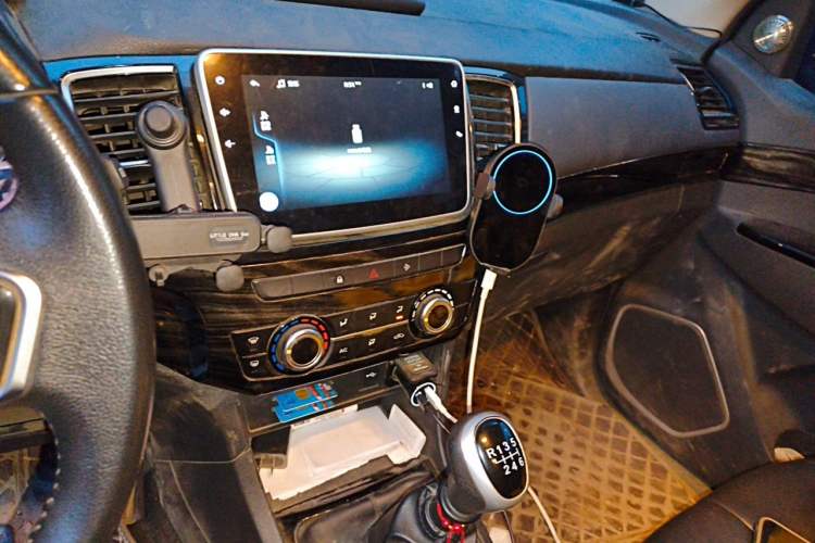 Used Isuzu D-MAX 2020 2.5T Two-Wheel Drive Manual Navigation Version China VI Standard Extended Length JE4D25Q6A Audio And AC Panel