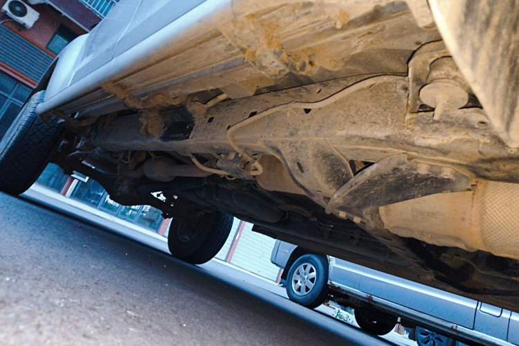 Used Isuzu D-MAX 2020 2.5T Two-Wheel Drive Manual Navigation Version China VI Standard Extended Length JE4D25Q6A Chassis Front Right