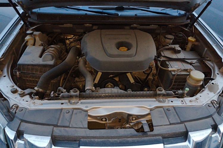 Used Isuzu D-MAX 2020 2.5T Two-Wheel Drive Manual Navigation Version China VI Standard Extended Length JE4D25Q6A Engine Bay