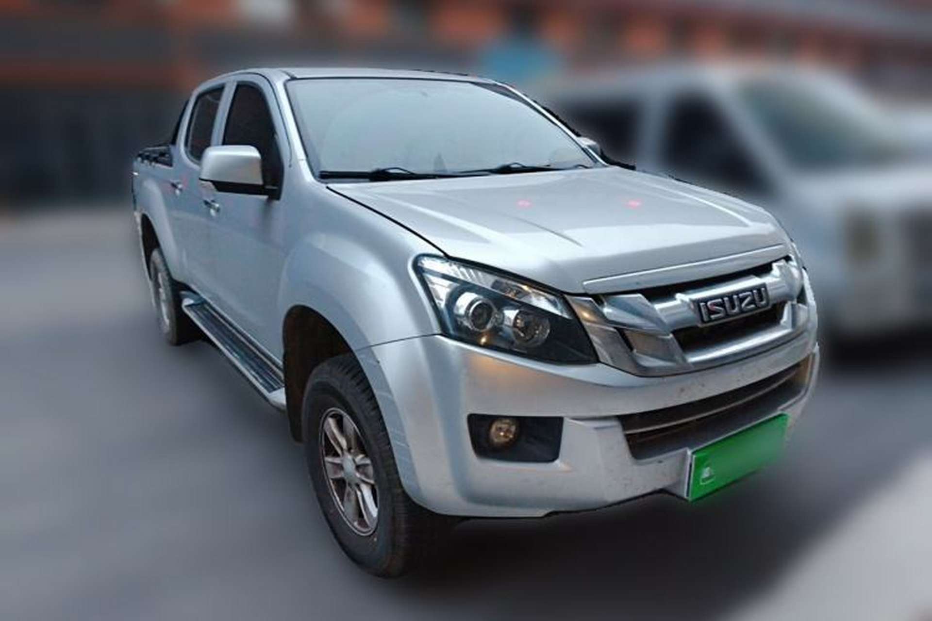 Used Isuzu D-MAX 2020 2.5T Two-Wheel Drive Manual Navigation Version China VI Standard Extended Length JE4D25Q6A Front Right 45 Deg