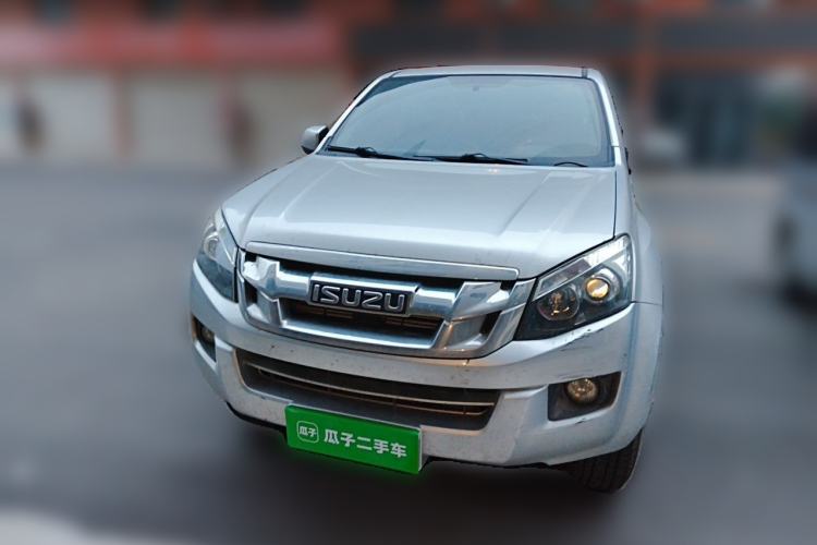 Used Isuzu D-MAX 2020 2.5T Two-Wheel Drive Manual Navigation Version China VI Standard Extended Length JE4D25Q6A Front