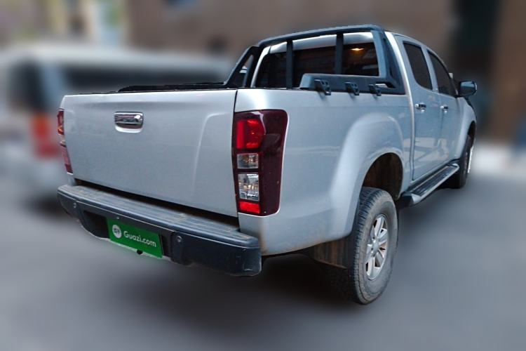 Used Isuzu D-MAX 2020 2.5T Two-Wheel Drive Manual Navigation Version China VI Standard Extended Length JE4D25Q6A Rear Right 45 Deg