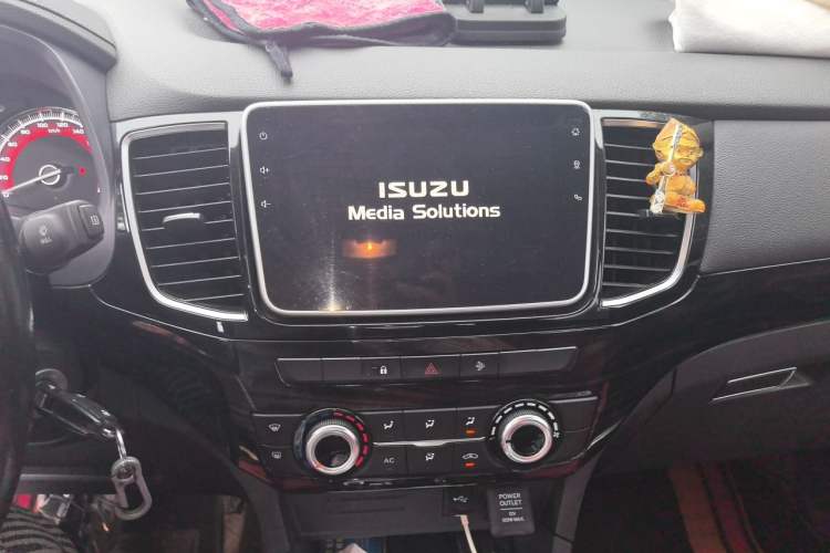 Used Isuzu D-MAX 2020 2.5T Two-Wheel Drive Automatic Navigation Version China VI Emission Standard Extended Length JE4D25Q6A Audio And AC Panel