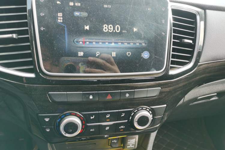Used Isuzu D-MAX 2020 2.5T 4x4 Automatic Navigation Version China VI Standard Extended Length JE4D25Q6A Audio And AC Panel