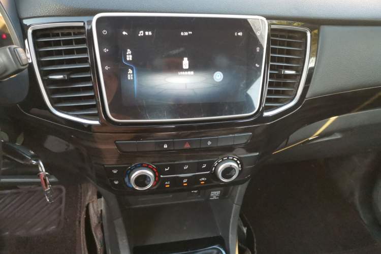 Used Isuzu D-MAX 2020 2.5T 4WD Manual Navigation Version China VI Standard Extended Length JE4D25Q6A Audio And AC Panel