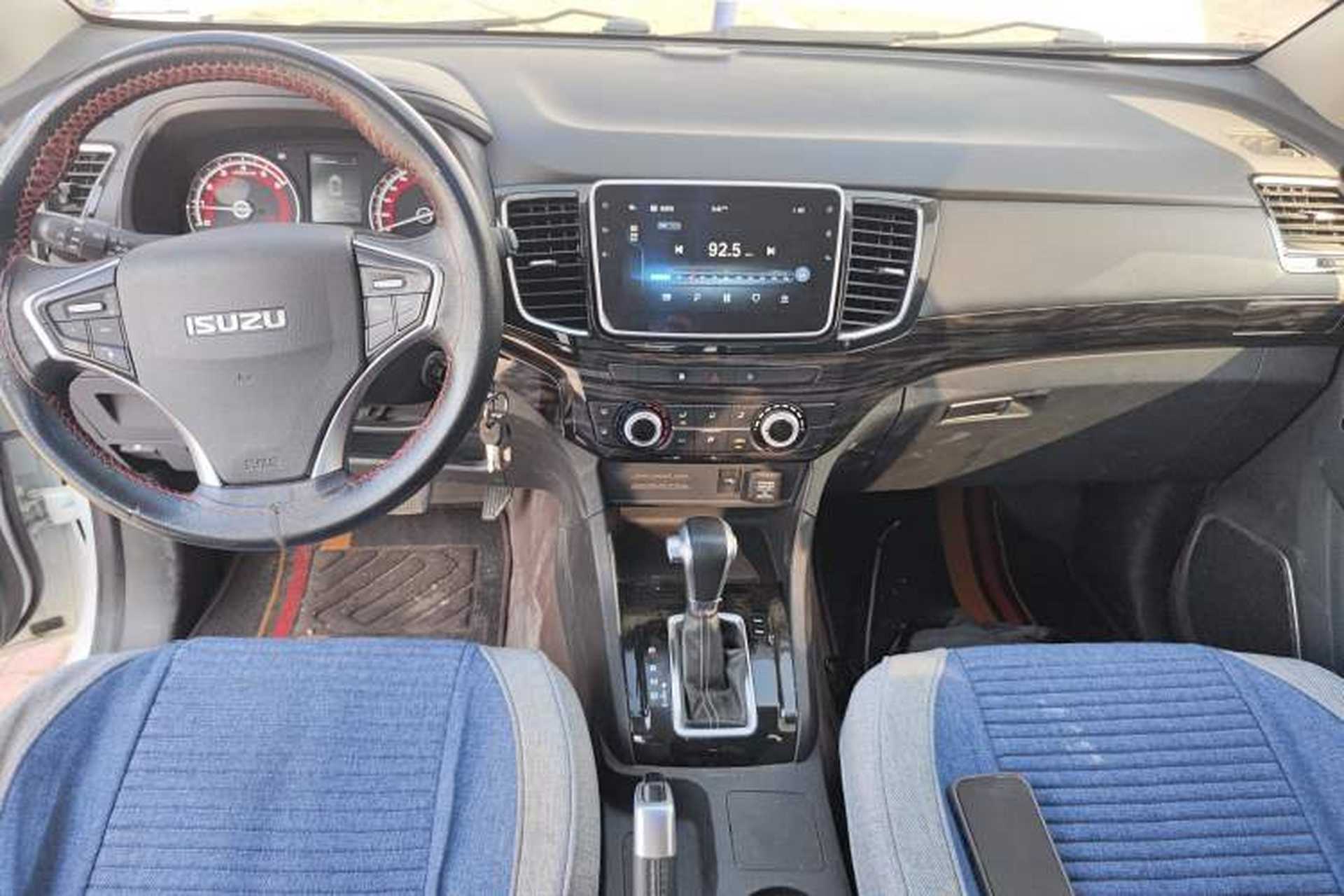Used Isuzu D-MAX 2020 2.5T Two-Wheel Drive Automatic Flagship Edition China VI Standard Extended Version JE4D25Q6A Audio And AC Panel