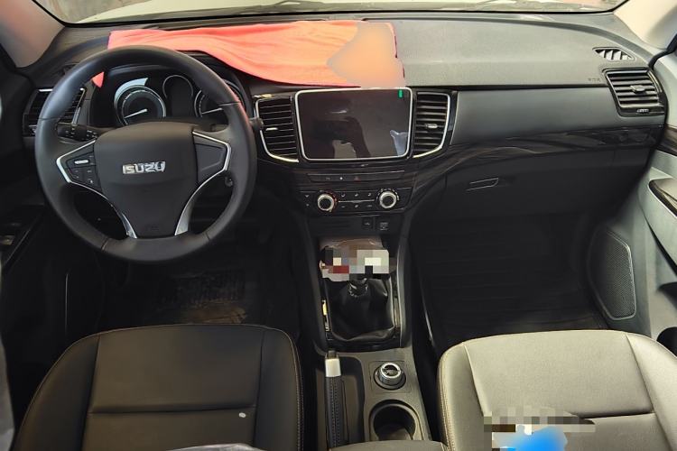 Used Isuzu D-MAX 2020 1.9T 4x4 Manual Comfort Version China VI Standard RZ4E Hi-Power Center Console