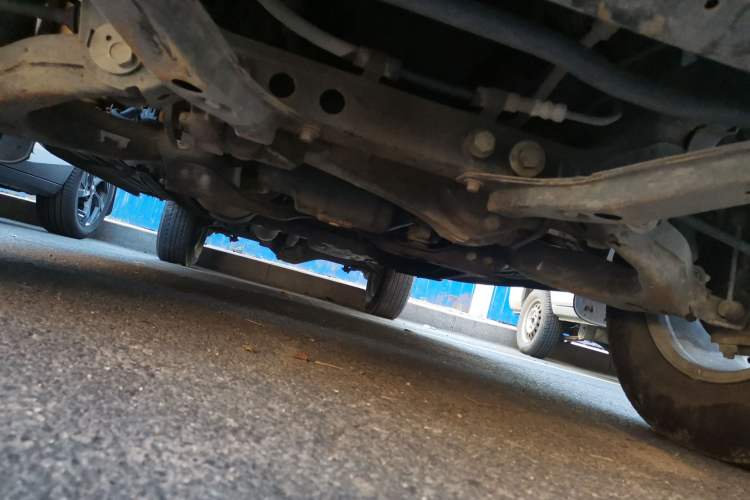 Used Isuzu D-MAX 2020 2.5T 4WD Manual Navigation Version China VI Standard Extended Length JE4D25Q6A Chassis Front