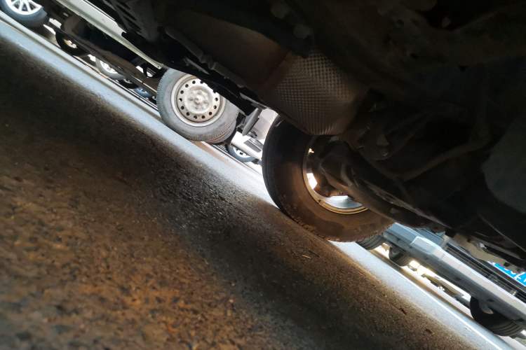 Used Isuzu D-MAX 2020 2.5T 4WD Manual Navigation Version China VI Standard Extended Length JE4D25Q6A Chassis Front Right