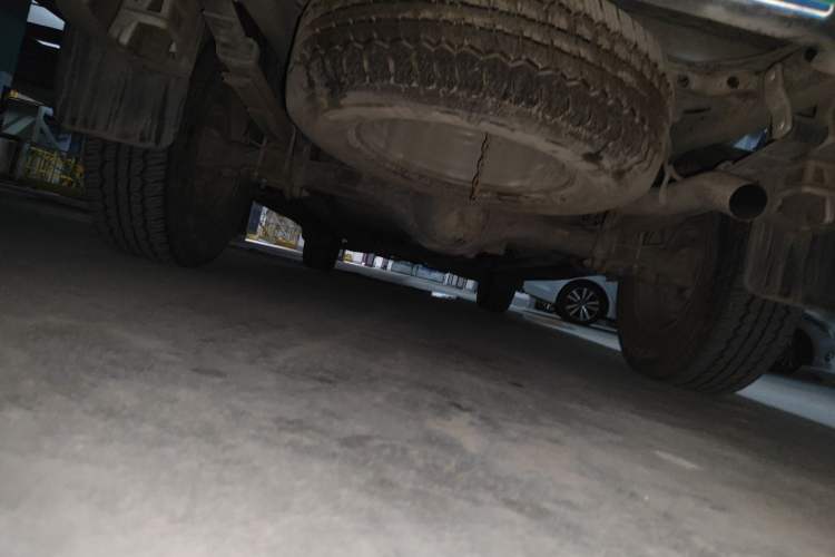 Used Isuzu D-MAX 2020 2.5T Two-Wheel Drive Automatic Flagship Edition China VI Standard Extended Version JE4D25Q6A Chassis Rear