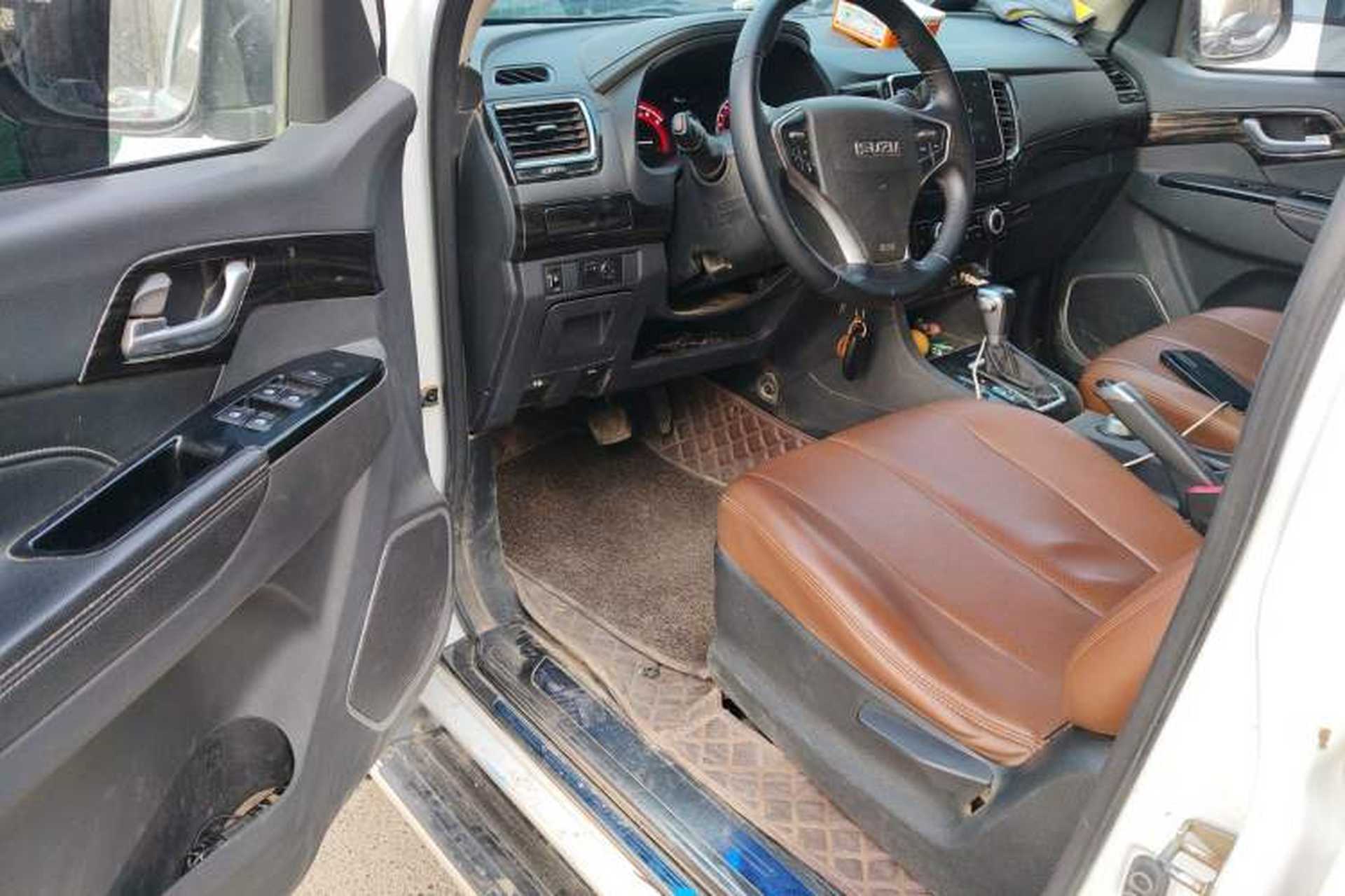 Used Isuzu D-MAX 2020 2.5T 4x4 Automatic Flagship Edition China VI Standard Extended Version JE4D25Q6A Driver Seat