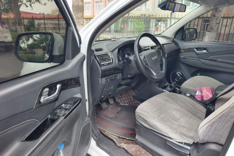 Used Isuzu D-MAX 2020 1.9T 4x4 Manual Comfort Version China VI Standard RZ4E Hi-Power Driver Seat