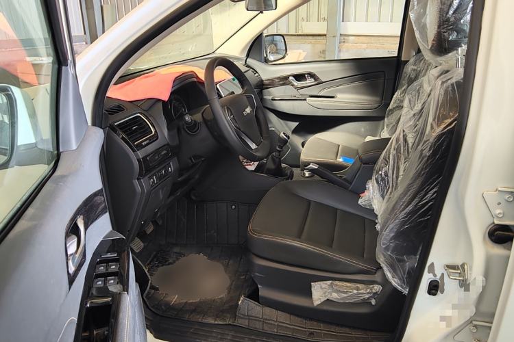 Used Isuzu D-MAX 2020 1.9T 4x4 Manual Comfort Version China VI Standard RZ4E Hi-Power Driver Seat