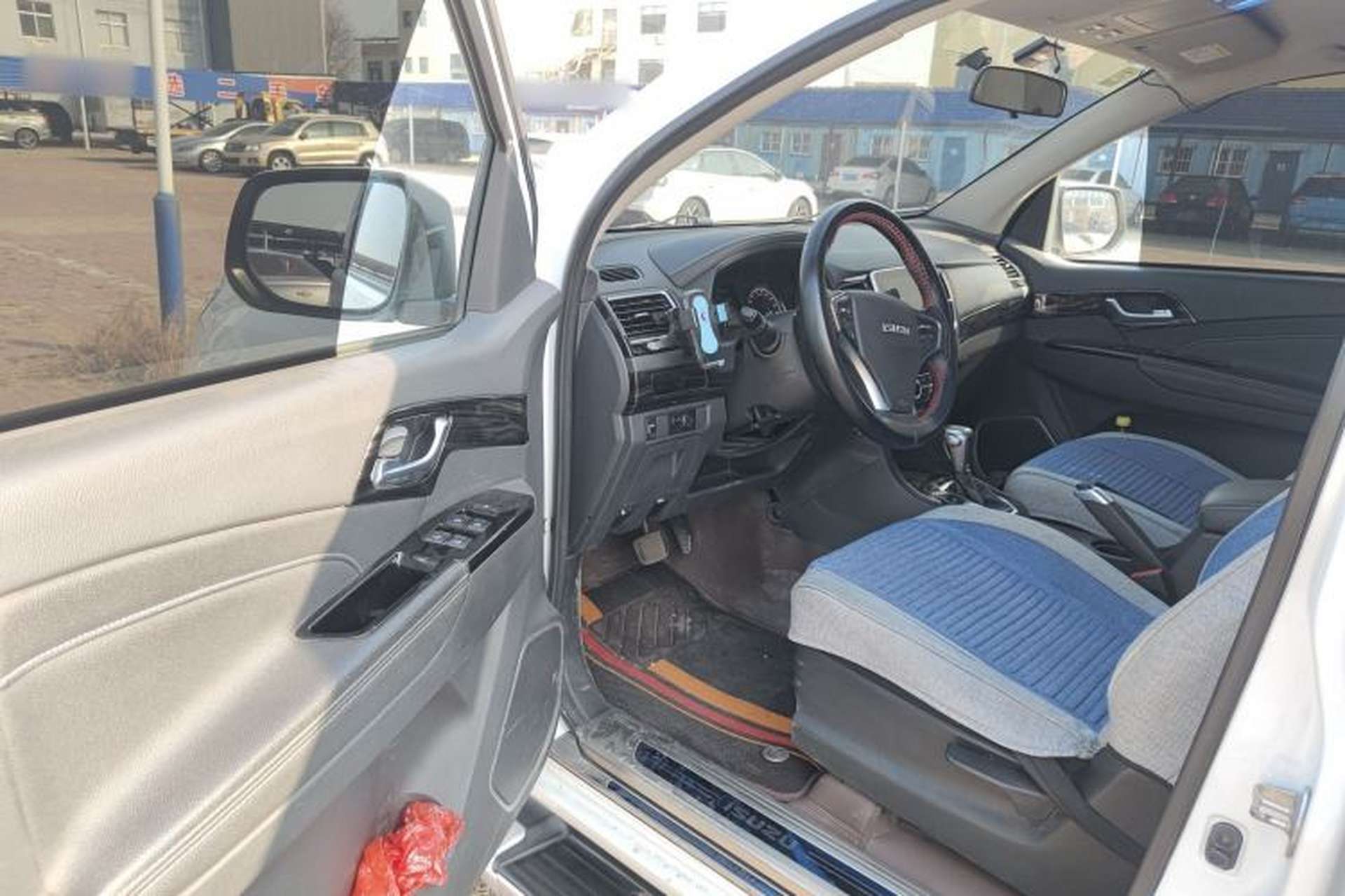 Used Isuzu D-MAX 2020 2.5T Two-Wheel Drive Automatic Flagship Edition China VI Standard Extended Version JE4D25Q6A Driver Seat