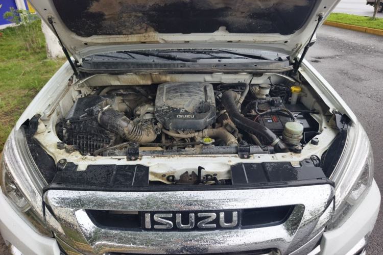 Used Isuzu D-MAX 2020 1.9T 4x4 Manual Comfort Version China VI Standard RZ4E Hi-Power Engine Bay