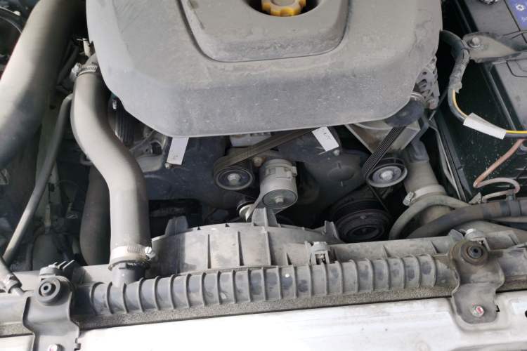 Used Isuzu D-MAX 2020 2.5T 4x4 Automatic Navigation Version China VI Standard Extended Length JE4D25Q6A Engine Bay