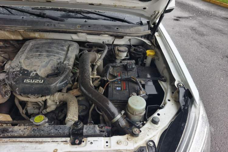 Used Isuzu D-MAX 2020 1.9T 4x4 Manual Comfort Version China VI Standard RZ4E Hi-Power Engine Bay Left