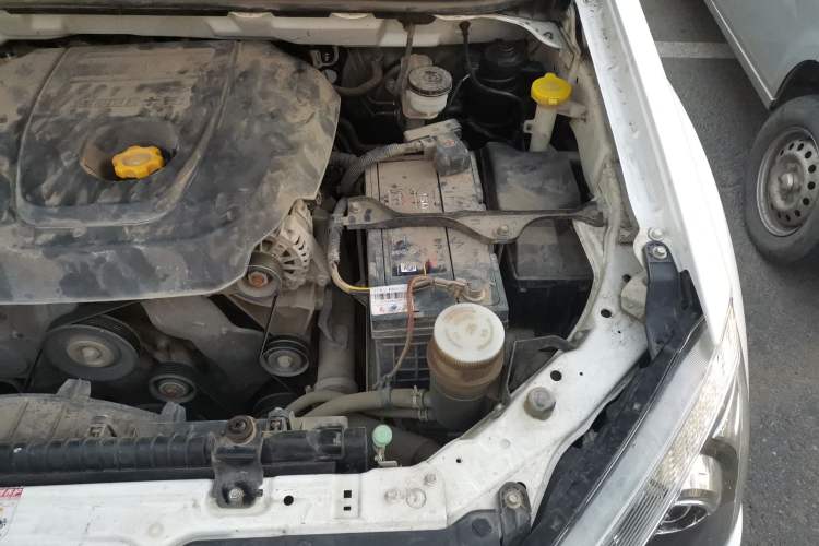Used Isuzu D-MAX 2020 2.5T 4WD Manual Navigation Version China VI Standard Extended Length JE4D25Q6A Engine Bay Left