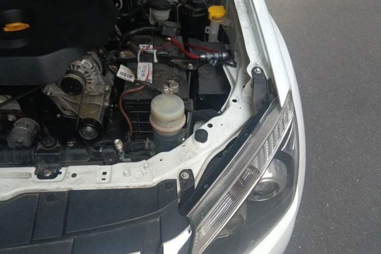 Used Isuzu D-MAX 2020 2.5T 4x4 Automatic Flagship Edition China VI JE4D25Q6A Engine Bay Left