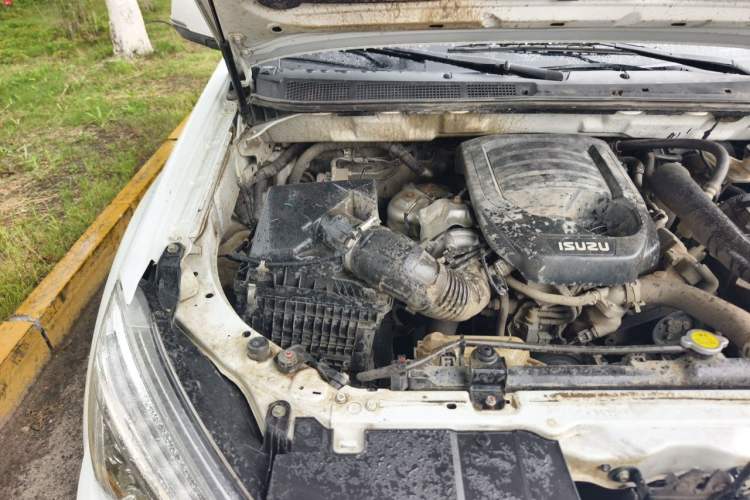 Used Isuzu D-MAX 2020 1.9T 4x4 Manual Comfort Version China VI Standard RZ4E Hi-Power Engine Bay Right