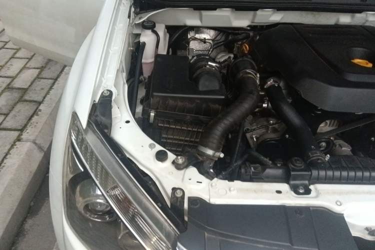Used Isuzu D-MAX 2020 2.5T 4x4 Automatic Flagship Edition China VI JE4D25Q6A Engine Bay Right