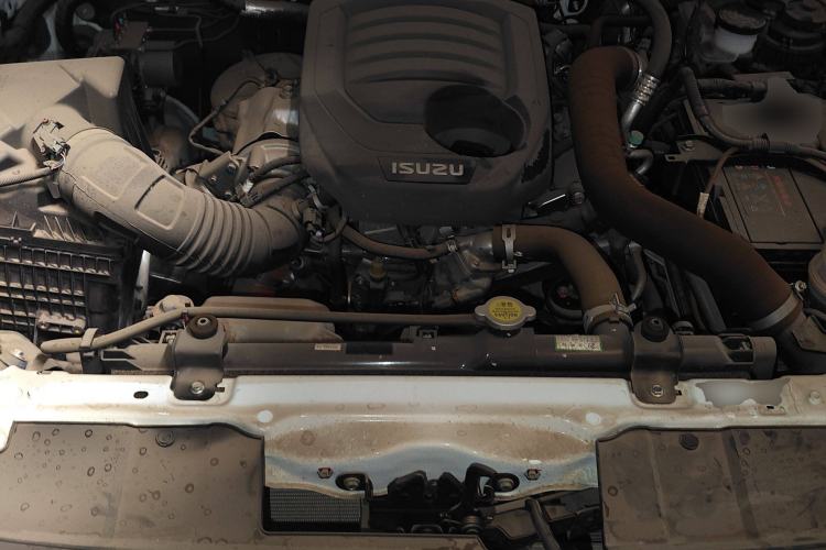 Used Isuzu D-MAX 2020 1.9T 4x4 Manual Comfort Version China VI Standard RZ4E Hi-Power Engine Bay