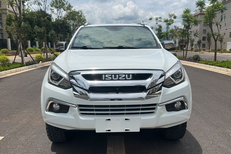 Used Isuzu D-MAX 2020 1.9T 4x4 Automatic Luxury Edition China VI Standard RZ4E Hi-Power Exterior 1