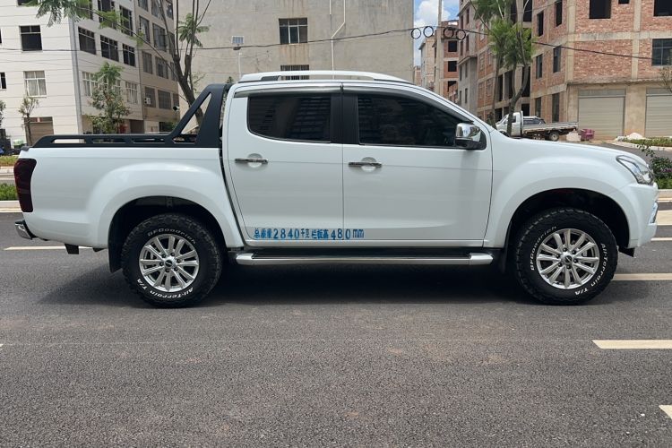 Used Isuzu D-MAX 2020 1.9T 4x4 Automatic Luxury Edition China VI Standard RZ4E Hi-Power Exterior 2