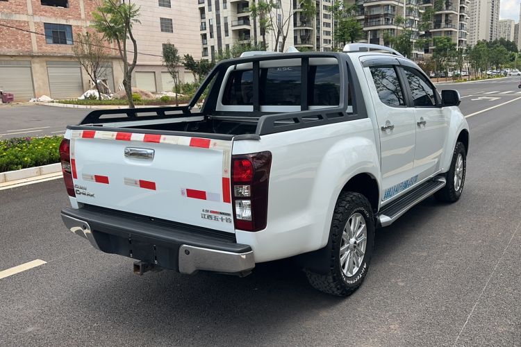 Used Isuzu D-MAX 2020 1.9T 4x4 Automatic Luxury Edition China VI Standard RZ4E Hi-Power Exterior 3