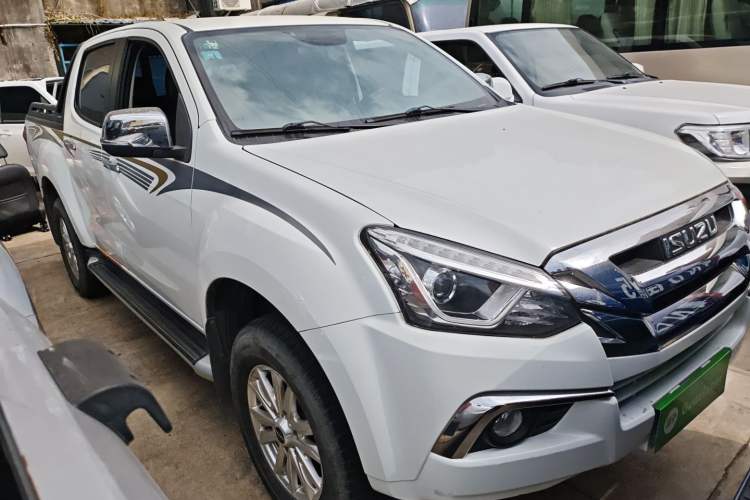 Used Isuzu D-MAX 2020 1.9T Two-Wheel Drive Automatic Comfort Edition China VI Standard RZ4E Hi-Power Front Right 45 Deg
