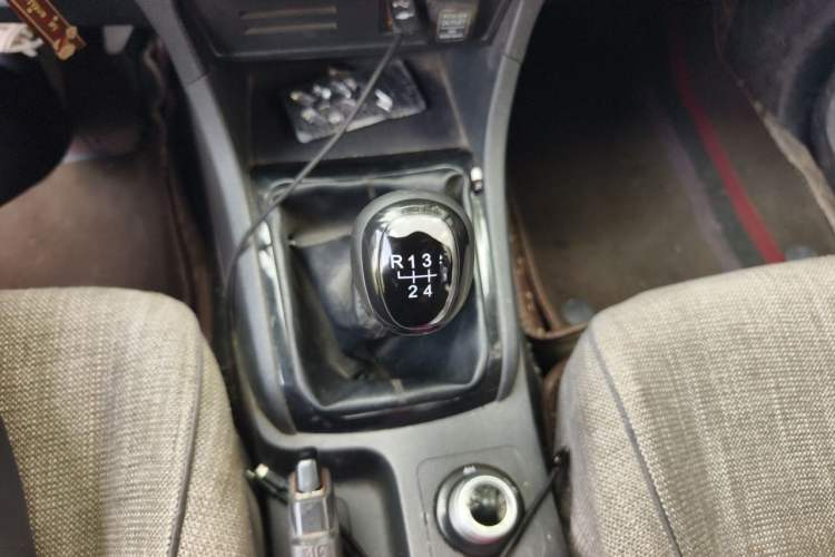 Used Isuzu D-MAX 2020 1.9T 4x4 Manual Comfort Version China VI Standard RZ4E Hi-Power Gear Lever