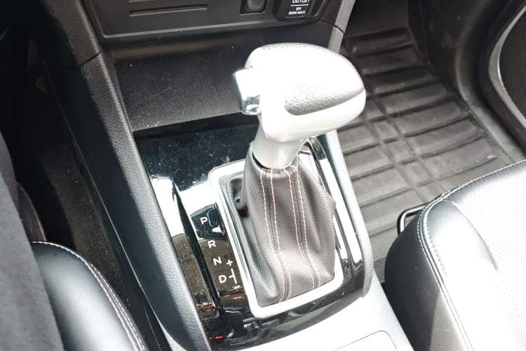 Used Isuzu D-MAX 2020 1.9T Two-Wheel Drive Automatic Comfort Edition China VI Standard RZ4E Hi-Power Gear Lever