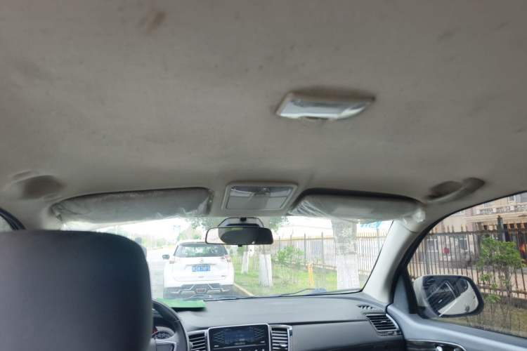Used Isuzu D-MAX 2020 1.9T 4x4 Manual Comfort Version China VI Standard RZ4E Hi-Power Headliner