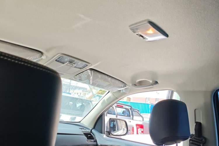Used Isuzu D-MAX 2020 1.9T Two-Wheel Drive Automatic Comfort Edition China VI Standard RZ4E Hi-Power Headliner