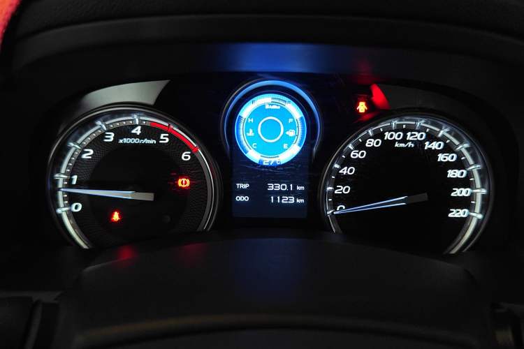 Used Isuzu D-MAX 2020 1.9T 4x4 Manual Comfort Version China VI Standard RZ4E Hi-Power Instrument Cluster