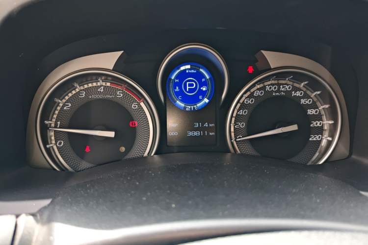 Used Isuzu D-MAX 2020 1.9T Two-Wheel Drive Automatic Comfort Edition China VI Standard RZ4E Hi-Power Instrument Cluster