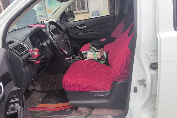 Used Isuzu D-MAX 2020 2.5T Two-Wheel Drive Automatic Navigation Version China VI Emission Standard Extended Length JE4D25Q6A Left Front Seat