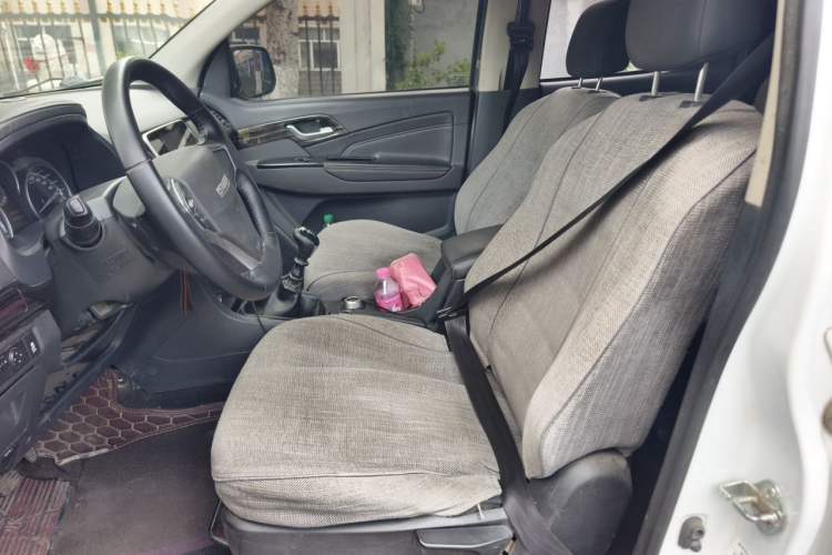 Used Isuzu D-MAX 2020 1.9T 4x4 Manual Comfort Version China VI Standard RZ4E Hi-Power Left Front Seat