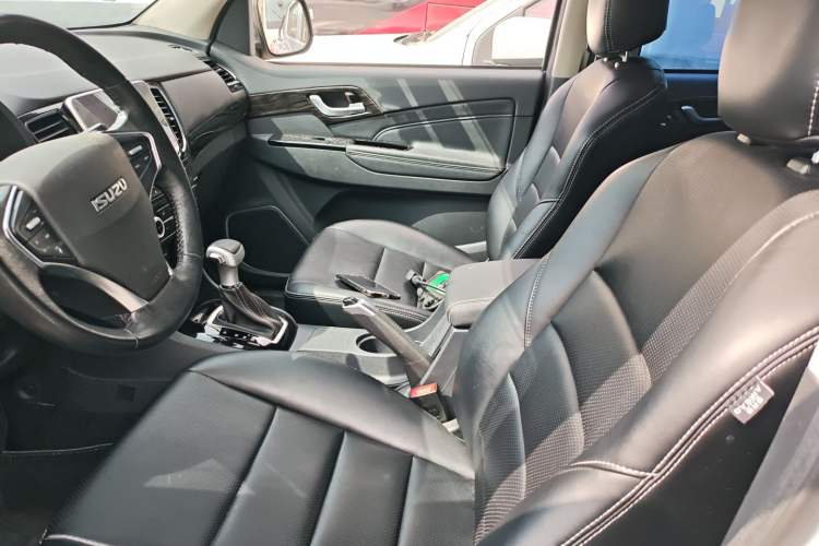 Used Isuzu D-MAX 2020 1.9T Two-Wheel Drive Automatic Comfort Edition China VI Standard RZ4E Hi-Power Left Front Seat