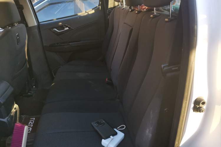 Used Isuzu D-MAX 2020 2.5T 4WD Manual Navigation Version China VI Standard Extended Length JE4D25Q6A Left Rear Seat