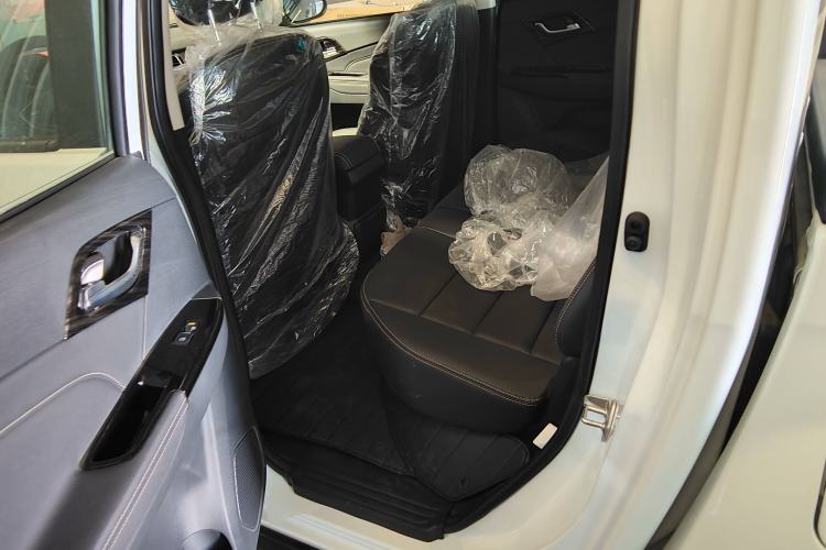 Used Isuzu D-MAX 2020 1.9T 4x4 Manual Comfort Version China VI Standard RZ4E Hi-Power Left Rear Seat