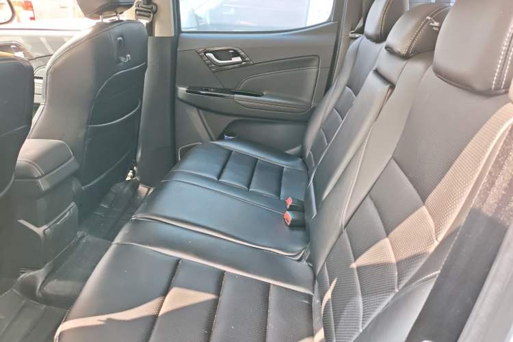 Used Isuzu D-MAX 2020 1.9T Two-Wheel Drive Automatic Comfort Edition China VI Standard RZ4E Hi-Power Left Rear Seat