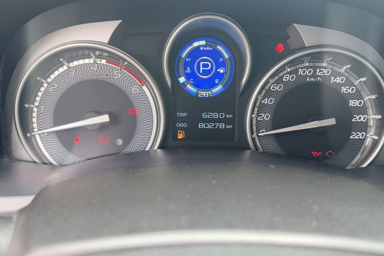 Used Isuzu D-MAX 2020 1.9T 4x4 Automatic Luxury Edition China VI Standard RZ4E Hi-Power Odometer Close Up