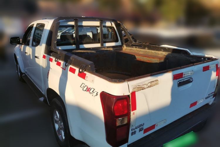 Used Isuzu D-MAX 2020 2.5T 4WD Manual Navigation Version China VI Standard Extended Length JE4D25Q6A Rear Left 45 Deg