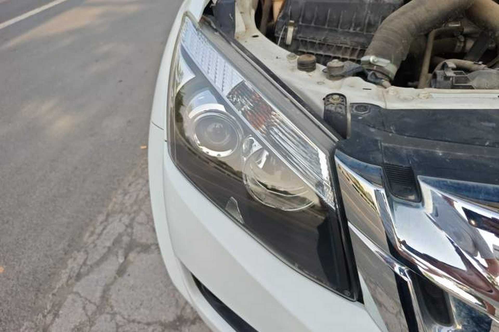 Used Isuzu D-MAX 2020 2.5T Two-Wheel Drive Manual Flagship Version China VI Emission Standard Extended Length JE4D25Q6A Right Front Headlight