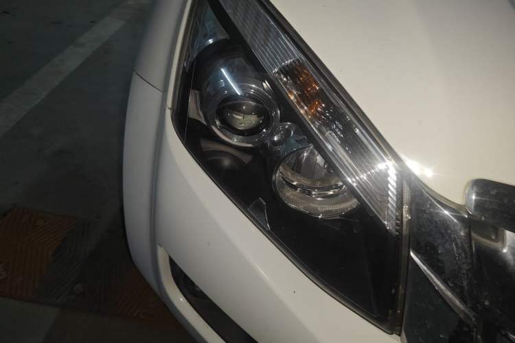Used Isuzu D-MAX 2020 2.5T Two-Wheel Drive Automatic Flagship Edition China VI Standard Extended Version JE4D25Q6A Right Front Headlight